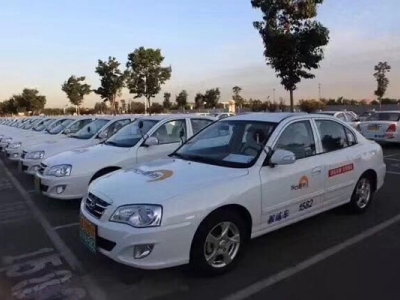 駕照考試科目三是先踩離合還是先踩剎車？