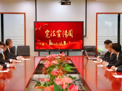 東方時(shí)尚駕校開展憲法宣傳主題活動(dòng)