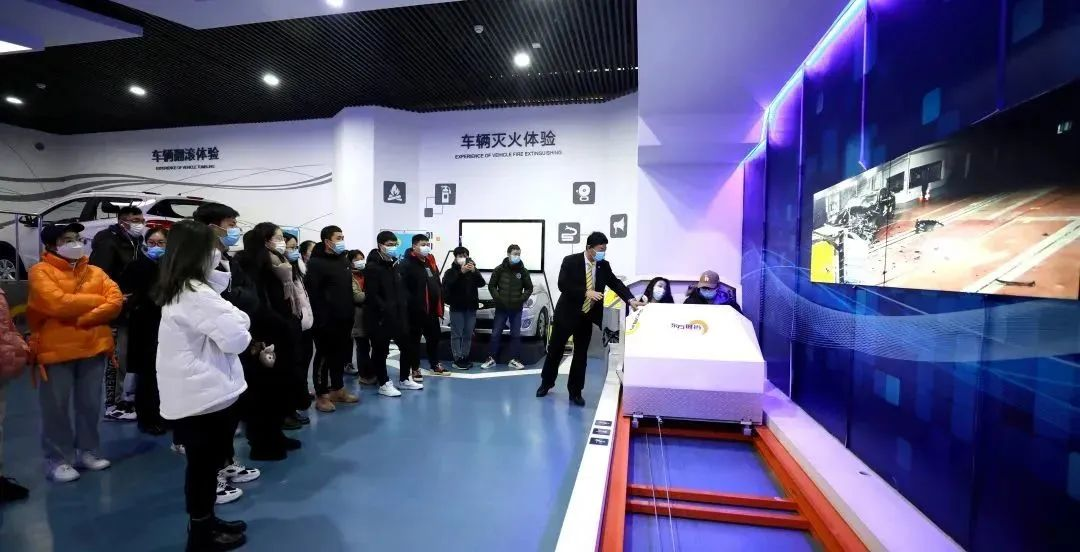 「東方時(shí)尚駕校」