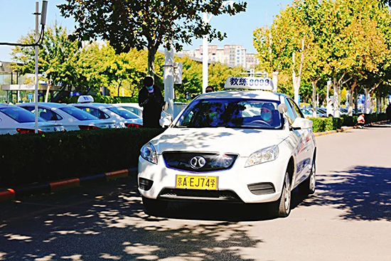 東方時尚駕校提醒您如何提高汽車的防盜能力呢？