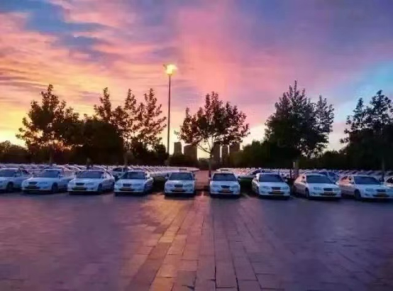 東方時尚駕校教你臺風天開車要注意什么？