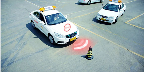 看看東方時尚駕校的學員車感差是怎么培養的