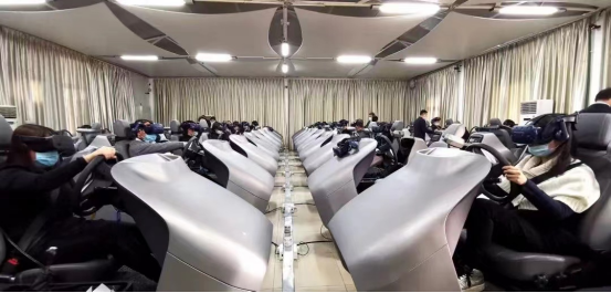 東方時尚駕校告示路考如何保持車輛直線行駛？