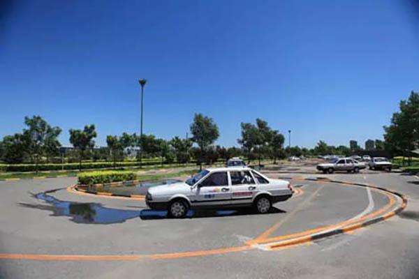 「東方時尚駕校」